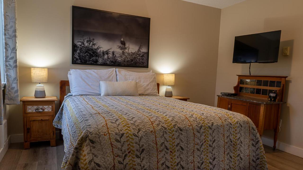 Wild Pacific Guest Suites 우크루렛 외부 사진
