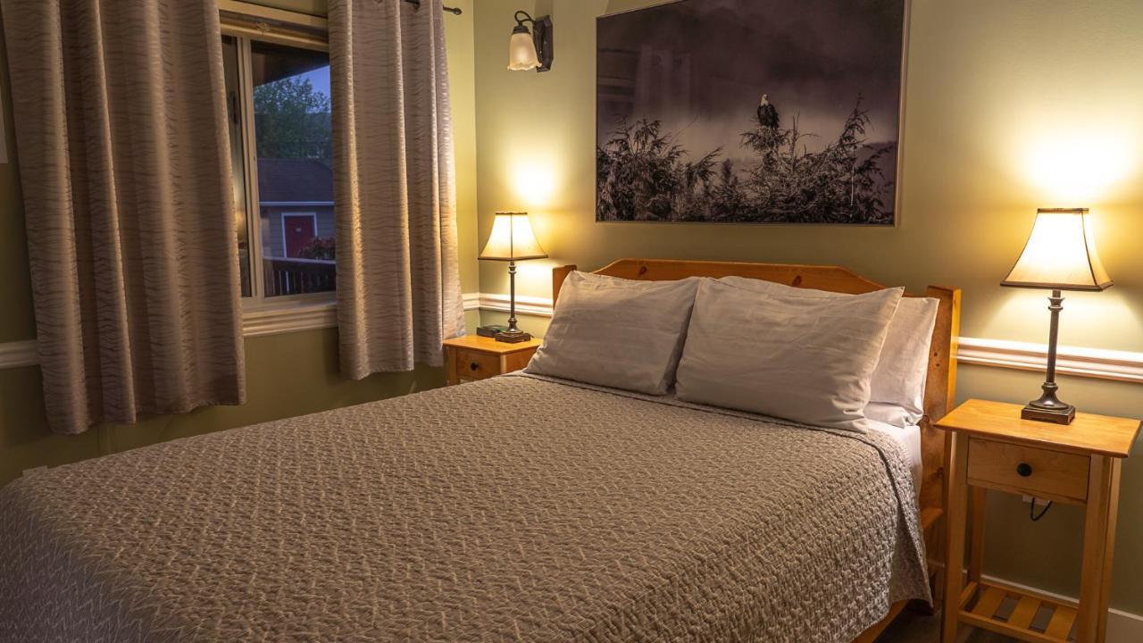 Wild Pacific Guest Suites 우크루렛 외부 사진