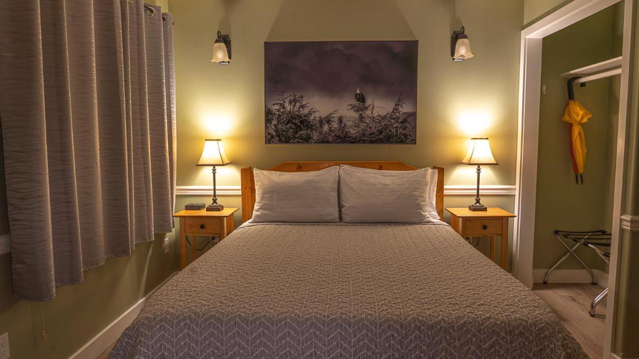 Wild Pacific Guest Suites 우크루렛 외부 사진